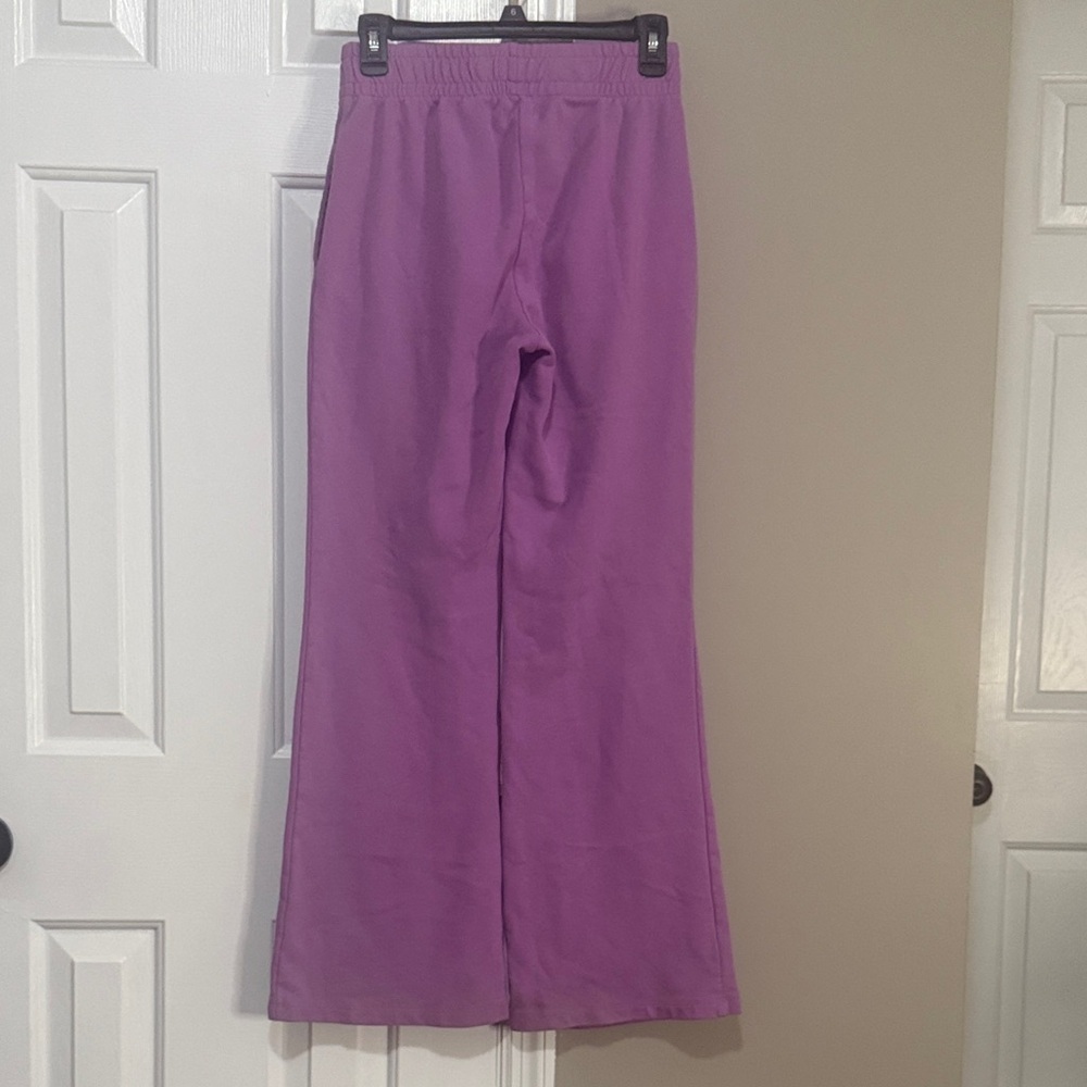 Wild Fable Lilac Flared Sweatpants size small - Picture 3 of 4